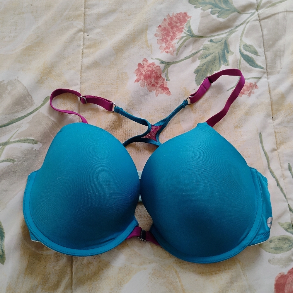 Maidenform Blue And Pink Bra With Snap In Front